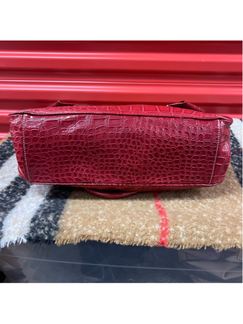 Women's XOXO Red Croc Embossed Satchel One Size - Picture 6 of 8